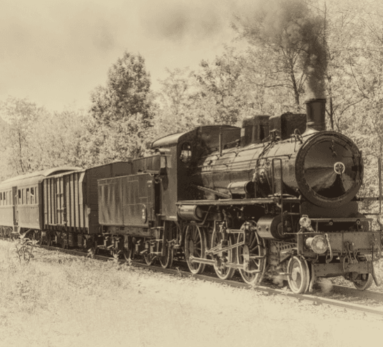 fotografia d'un tren carregat de passatgers de principis del segle XX