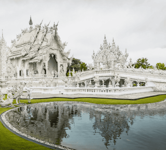 detall del temple blanc ubicat a thailandia