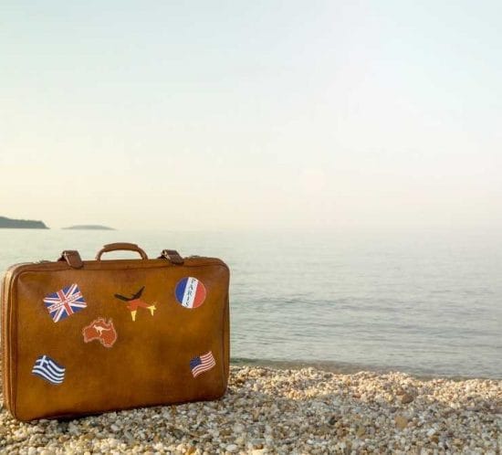 detall d'una maleta viatjeraa