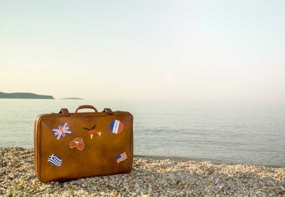 detall d'una maleta viatjeraa