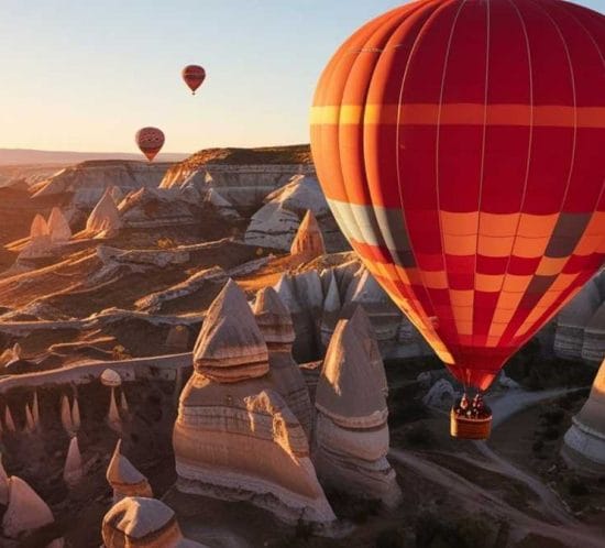 viatge en globus volant les muntanyes de capadòcia