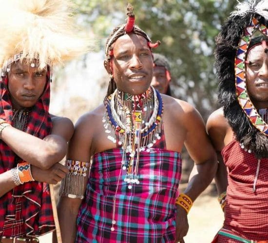 detall de tres homes masai